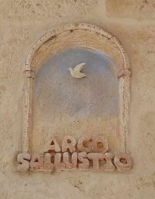 Arco Sallustio Monopoli Esterno foto